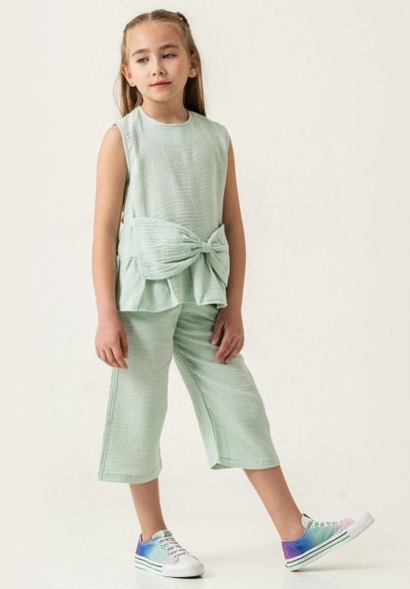 LIGHT GREEN