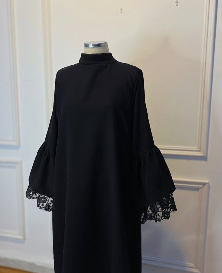 عباي مخمل ادين دنتيل لون اسود