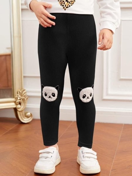 تايت بناتي مع رسمه باندا 